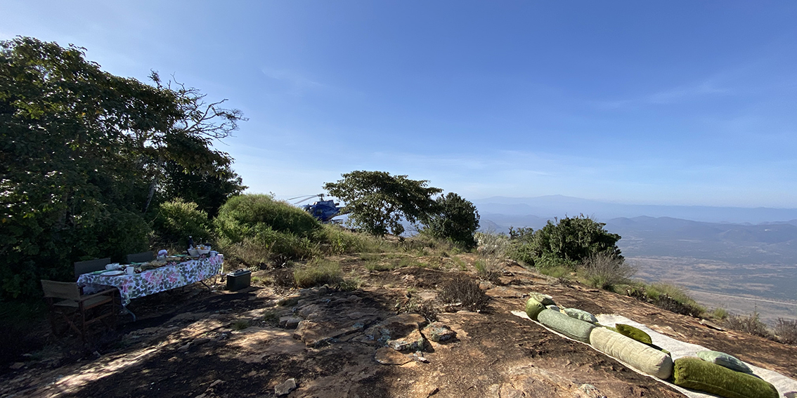 Ol Lolokwe picnic breakfast, Samburu