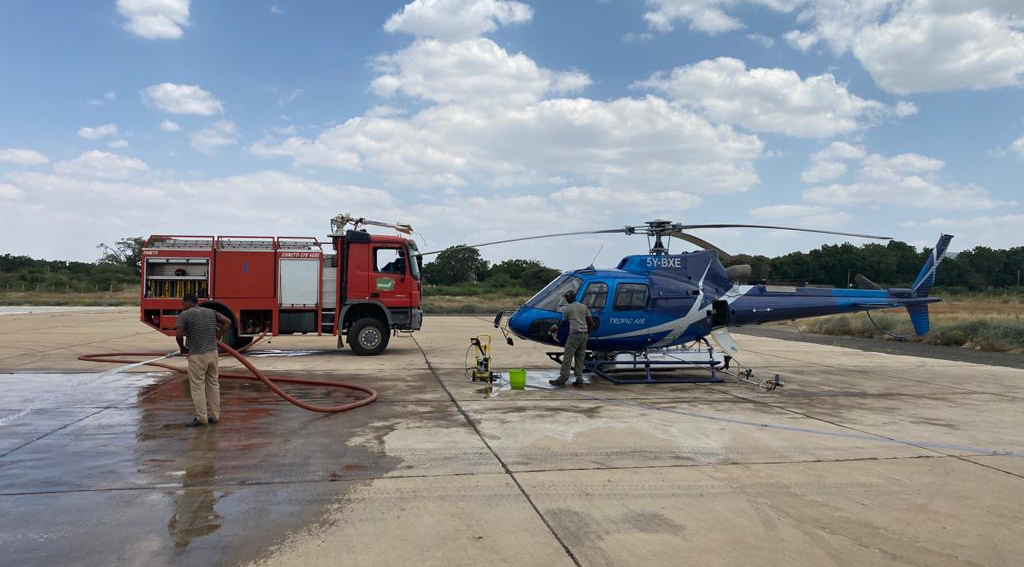 Cleaning the H125 after flight, Ethiopia, Dira Dawa