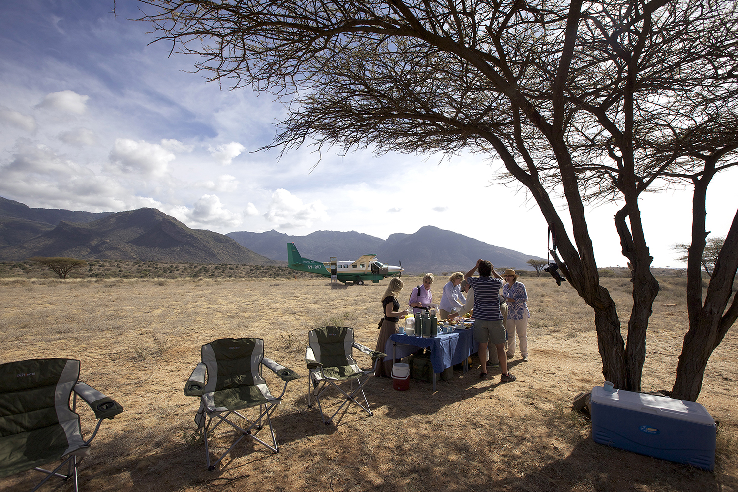 picnic breakfast in teh Suguta with the Caravan